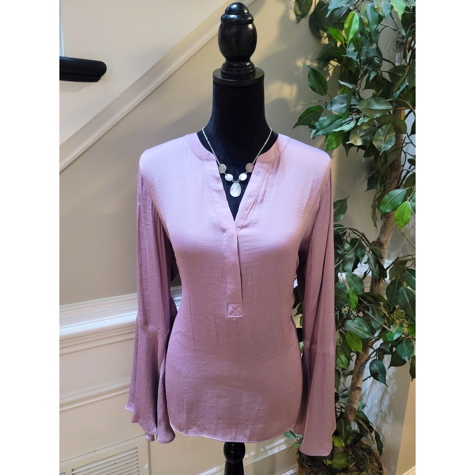 Simply Vera Vera Wang Blouse Womens Large Lavender Split Neck Bell Sleeve Casual